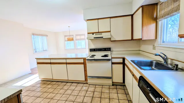 $2,550 | 69 Northwest Drive, Unit 45, Plainville, CT 06062