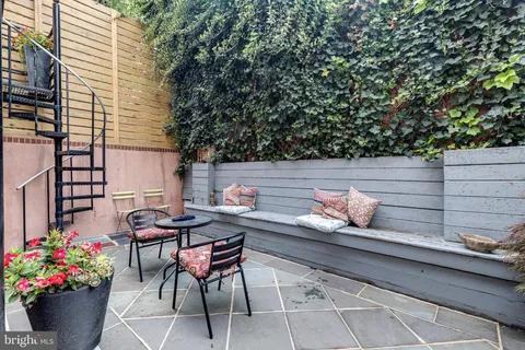 $1,750,000 | 114 Bainbridge Street, Philadelphia, PA 19147