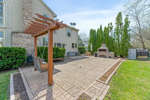 a view of a house with backyard and garden