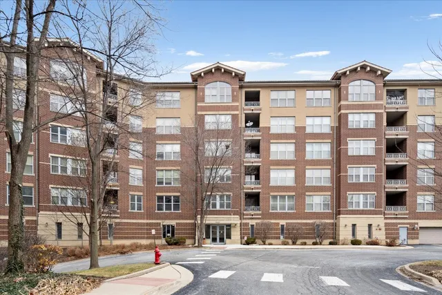 $439,000 | 9360 Skokie Boulevard, Unit 517, Skokie, IL 60077