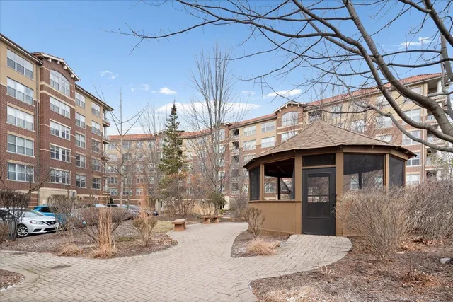 $439,000 | 9360 Skokie Boulevard, Unit 517, Skokie, IL 60077