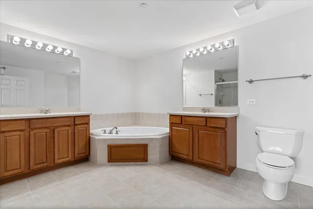 $439,000 | 9360 Skokie Boulevard, Unit 517, Skokie, IL 60077