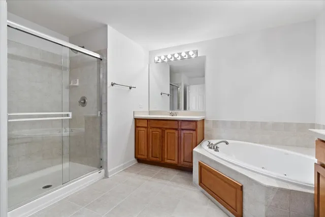 $439,000 | 9360 Skokie Boulevard, Unit 517, Skokie, IL 60077