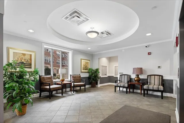 $439,000 | 9360 Skokie Boulevard, Unit 517, Skokie, IL 60077