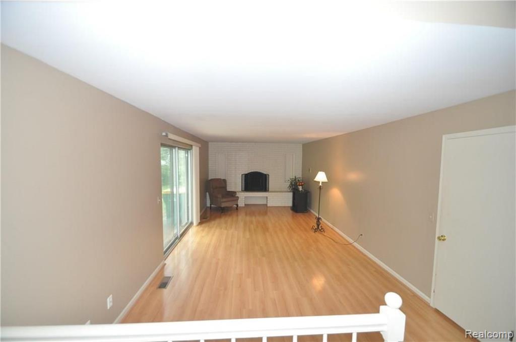 29511 Fox Grove Road Farmington Hills, MI 48334 - Photo 6 of 18