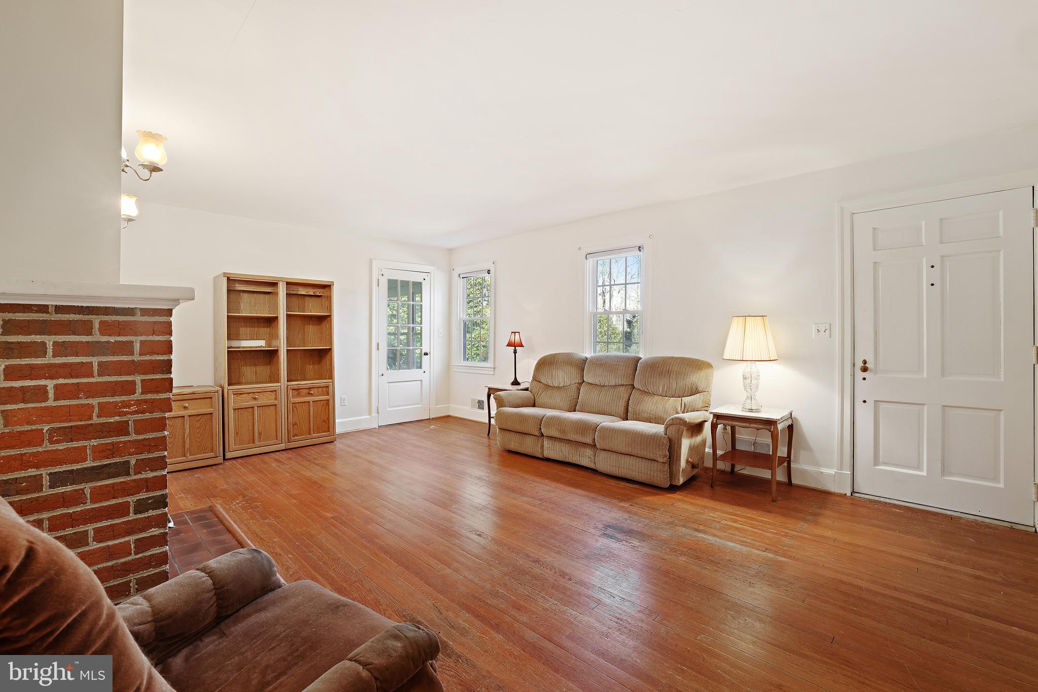 3330 Solomons Island Road Edgewater, MD 21037 - Photo 11 of 32 Triple pane windows; period architectural details.
