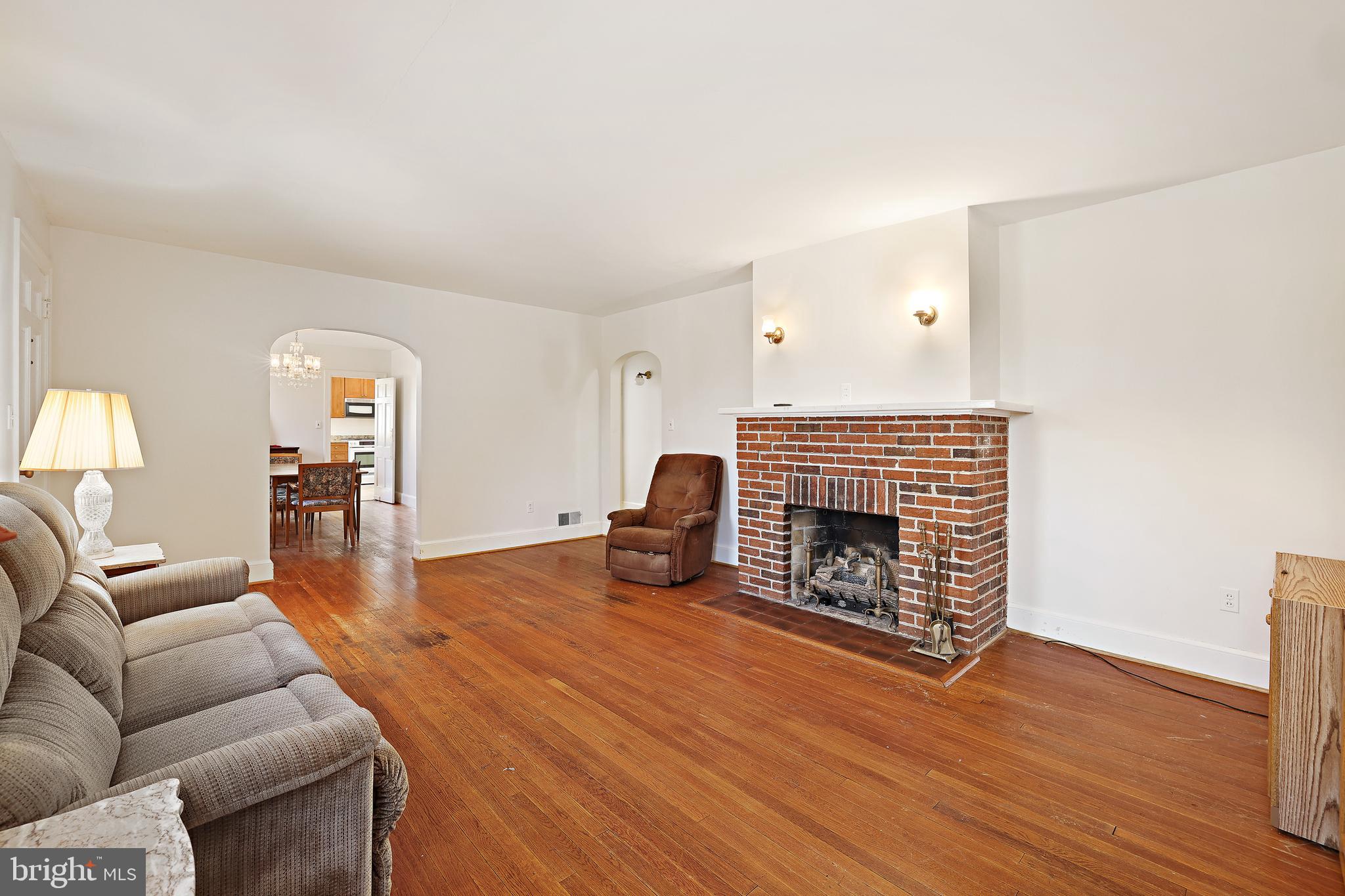 3330 Solomons Island Road Edgewater, MD 21037 - Photo 12 of 32 Electrified lighting over fireplace.