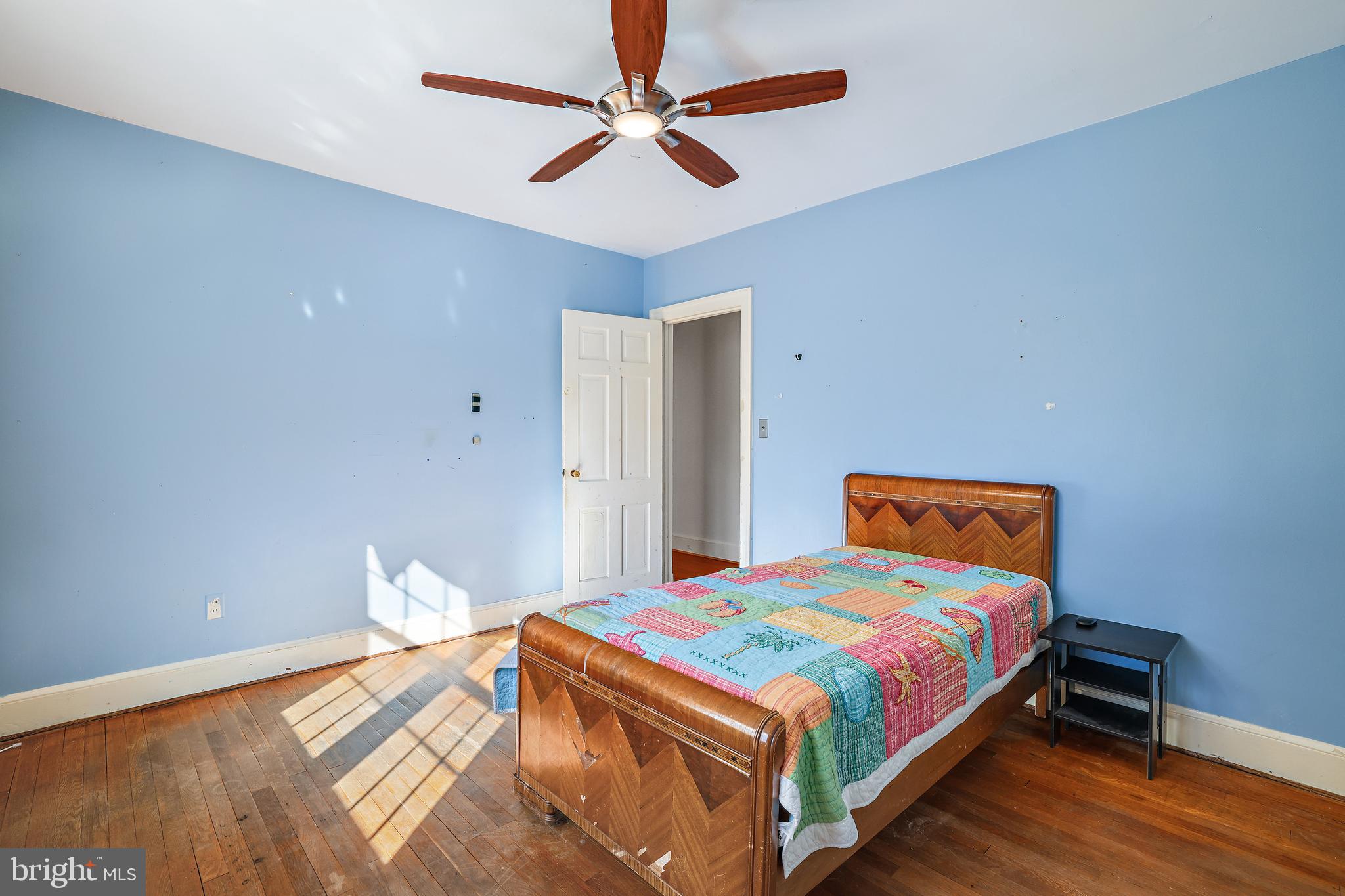 3330 Solomons Island Road Edgewater, MD 21037 - Photo 16 of 32 Very large Bedroom 2 on First Floor.