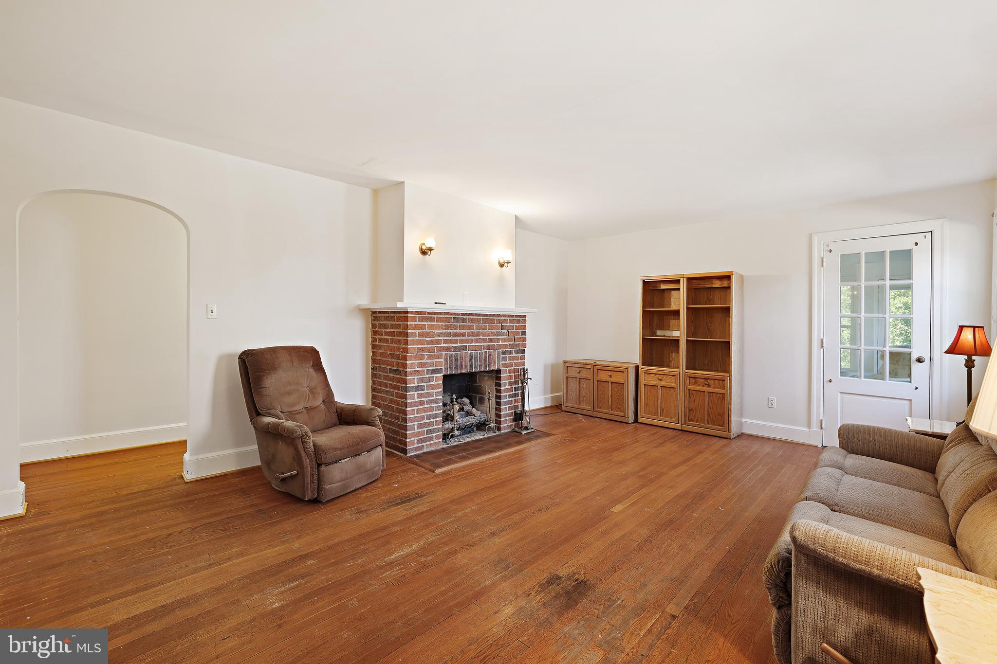 3330 Solomons Island Road Edgewater, MD 21037 - Photo 10 of 32 Oversize Family Room with gas fireplace.