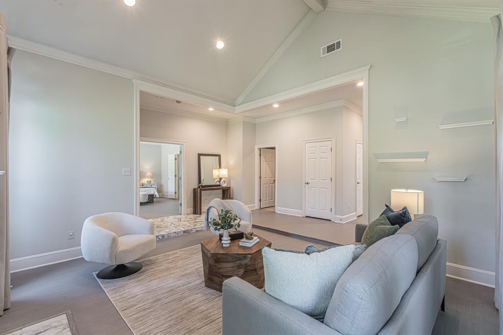 300 Sundance Circle Irving, TX 75063 - Photo 7 of 39 Vaulted ceilings with recessed lighting