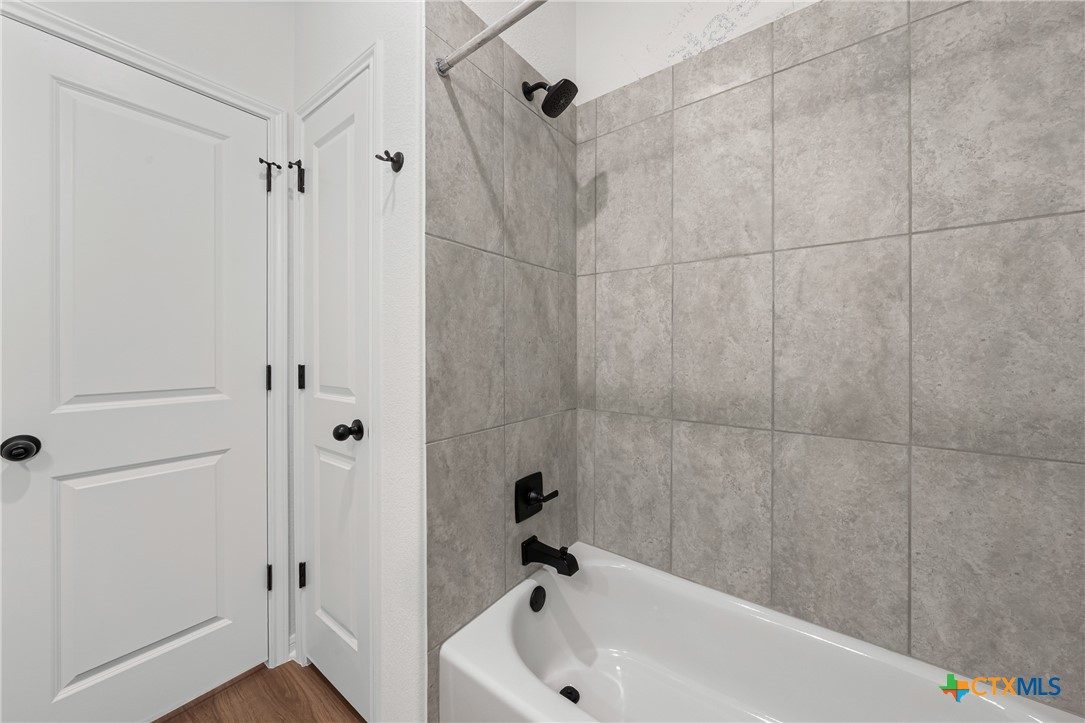 8011 Pineridge Way Temple, TX 76502 - Photo 21 of 32 a bathroom with a white bath tub