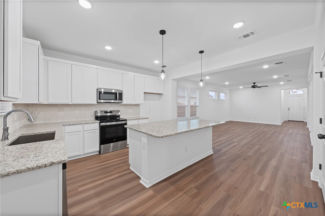 8011 Pineridge Way Temple, TX 76502 - Photo 8 of 32 a large kitchen with granite countertop a large counter top stainless steel appliances and cabinets