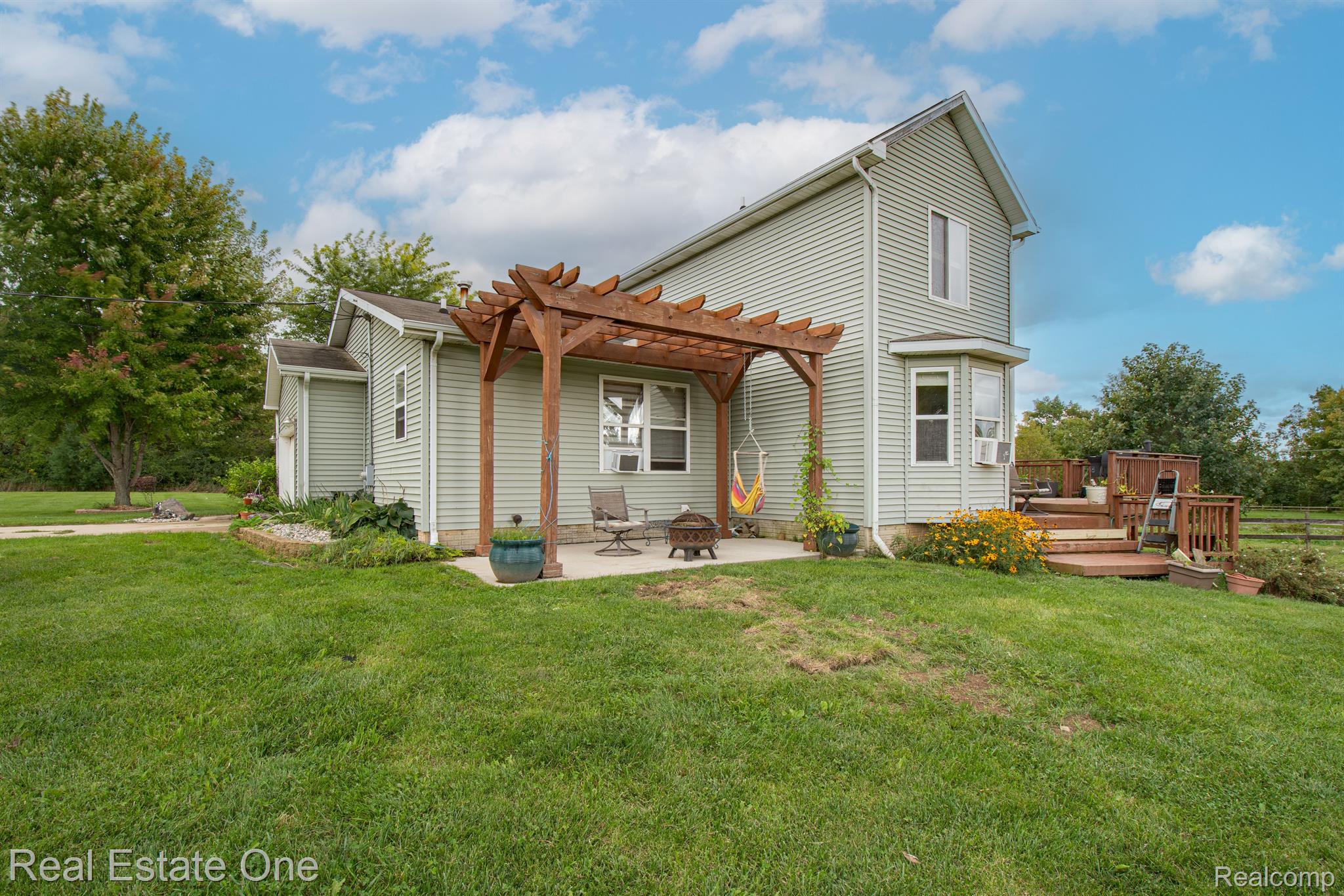 11620 Halsey Road Holly, MI 48442 - Photo 23 of 48 Covered patio