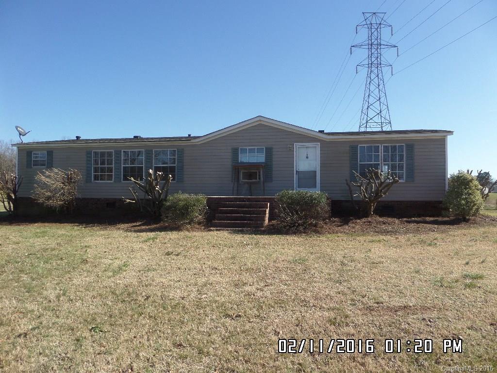 8480 Smith Road Kannapolis, NC 28081 - Photo 3 of 11 a front view of a house with garden