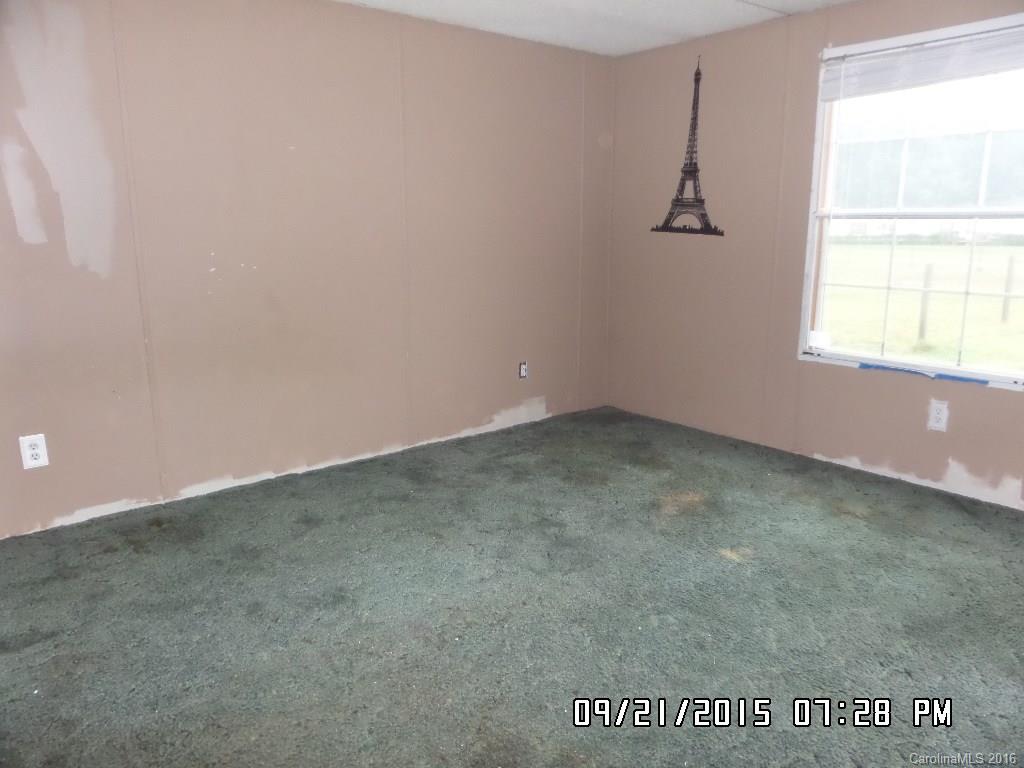 8480 Smith Road Kannapolis, NC 28081 - Photo 10 of 11 an empty room with a window
