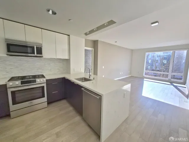 $629,000 | 10 Innes Court, Unit 304, San Francisco, CA 94124