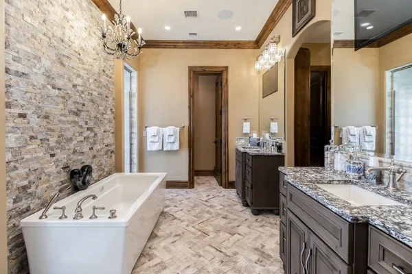 $6,700,000 | 1051 North Blackstone Road, Milton, KS 67106