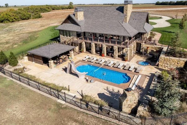 $6,700,000 | 1051 North Blackstone Road, Milton, KS 67106