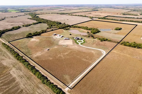 $6,700,000 | 1051 North Blackstone Road, Milton, KS 67106