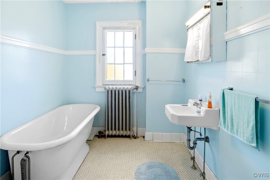 306 Summit Avenue Syracuse, NY 13207 - Photo 24 of 26 Bathroom third floor