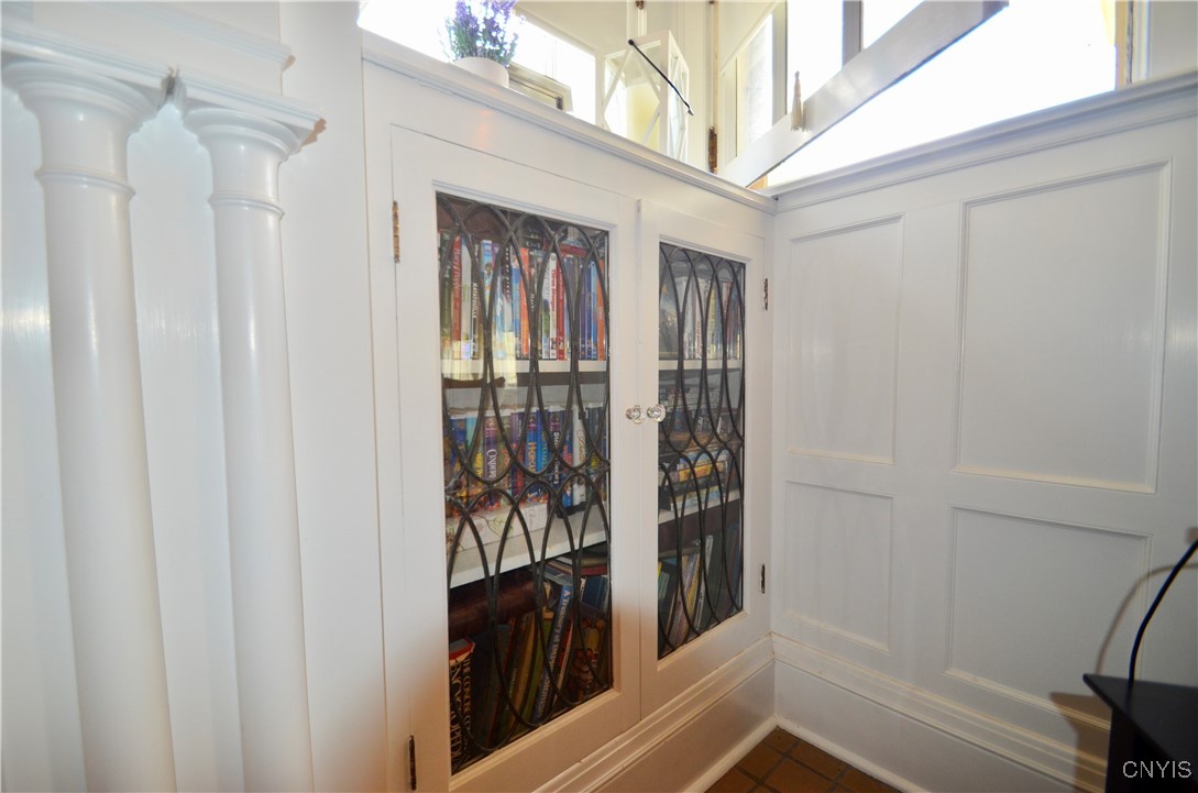 306 Summit Avenue Syracuse, NY 13207 - Photo 10 of 26 living room built ins