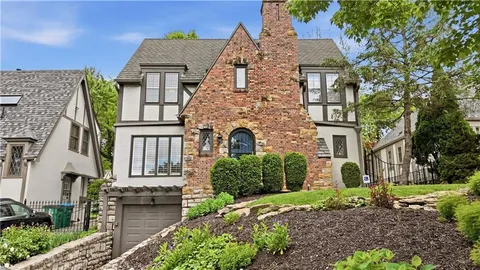 $825,000 | 2109 West 50th Street, Westwood Hills, KS 66205