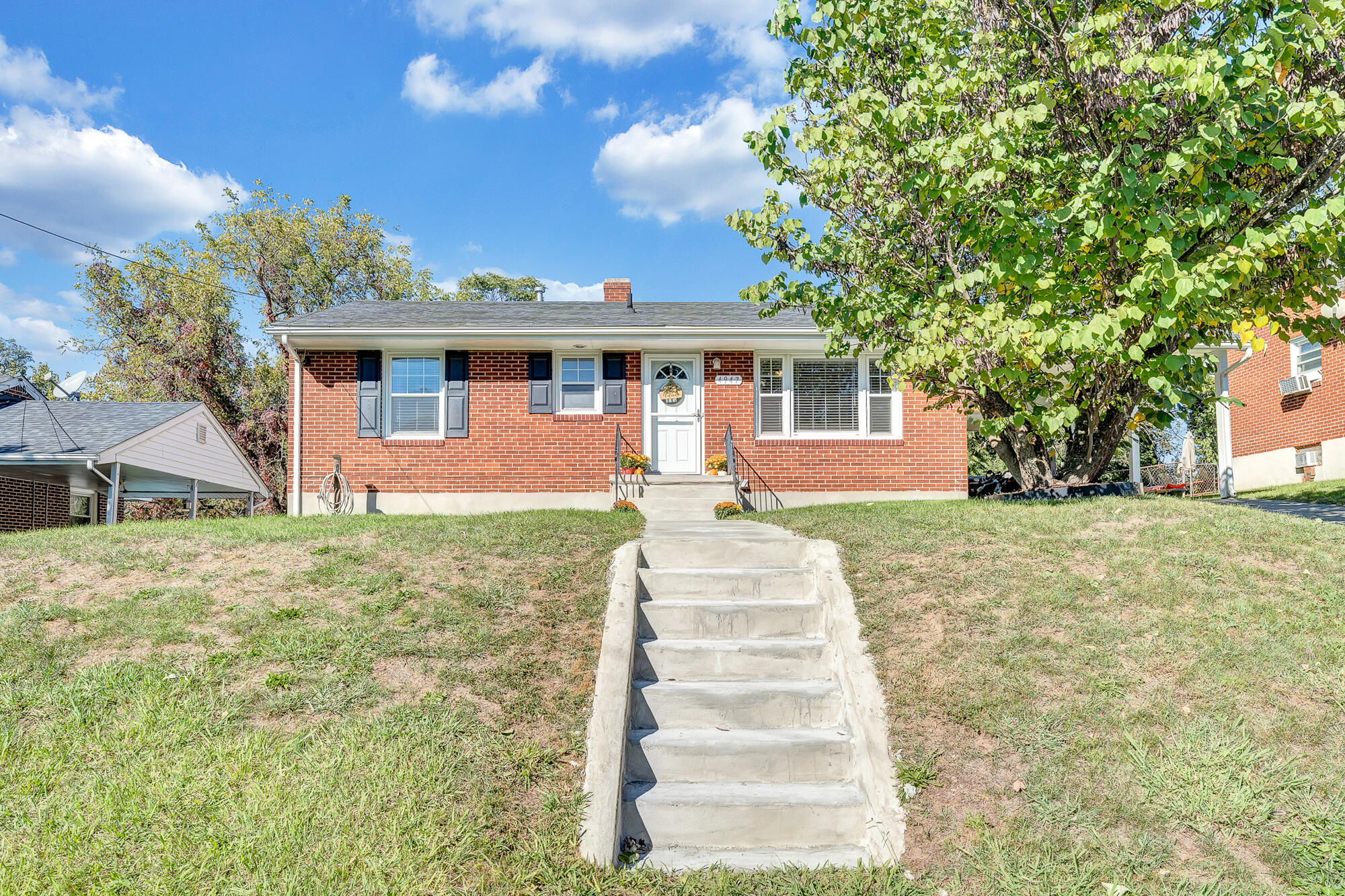 4947 Pomeroy Road Northwest Roanoke, VA 24017 - Photo 2 of 27 D R E A M-6187