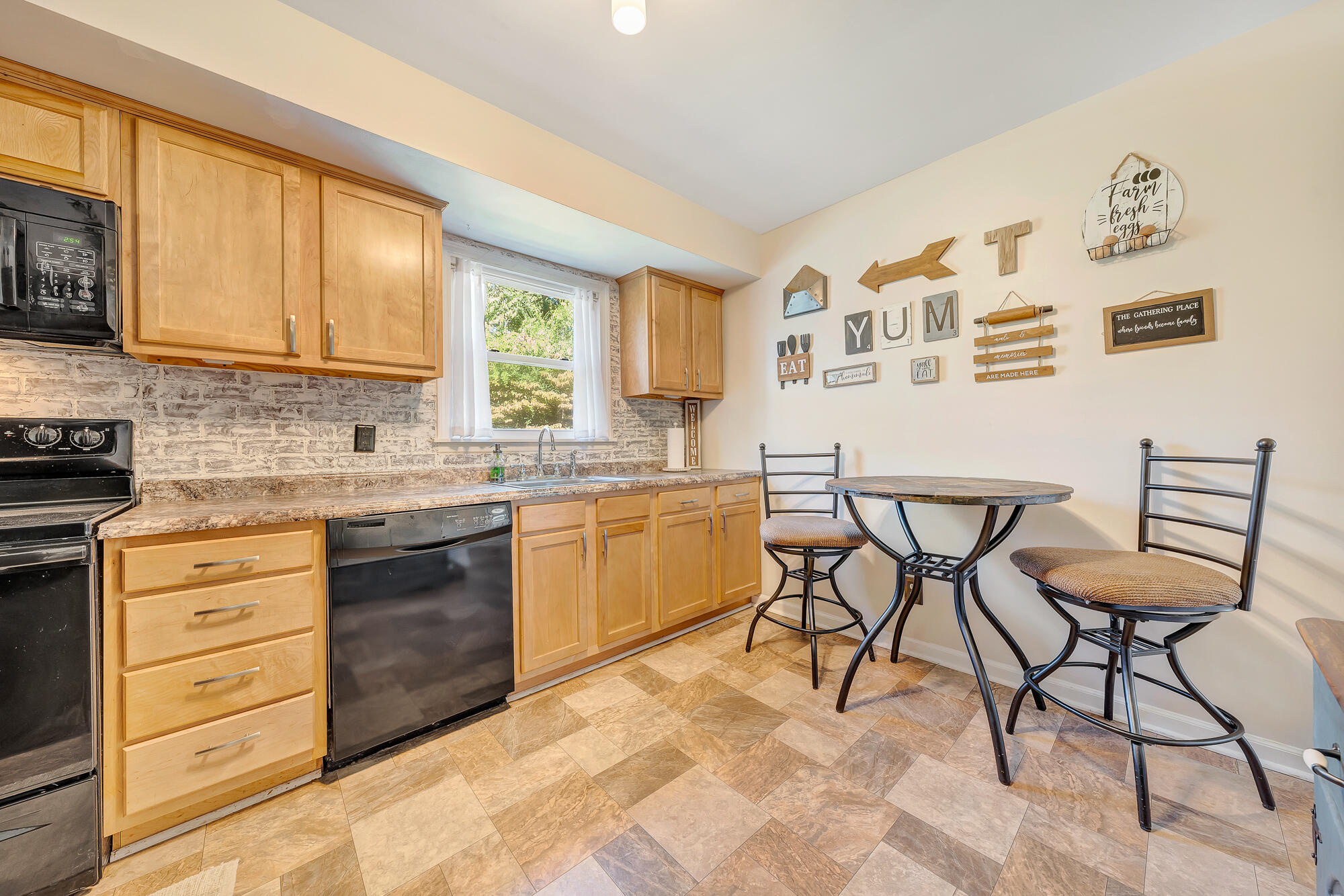 4947 Pomeroy Road Northwest Roanoke, VA 24017 - Photo 8 of 27 D R E A M-6202