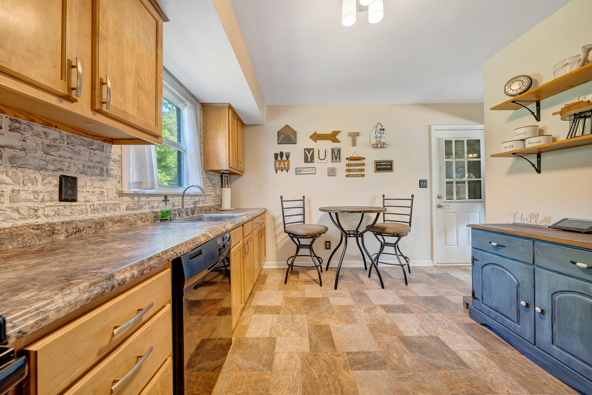 4947 Pomeroy Road Northwest Roanoke, VA 24017 - Photo 9 of 27 D R E A M-6203