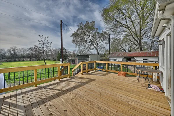 $655,000 | 215 North Hauptstrasse Street, Carmine, TX 78932