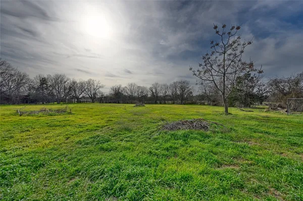 $669,000 | 215 North Hauptstrasse Street, Carmine, TX 78932