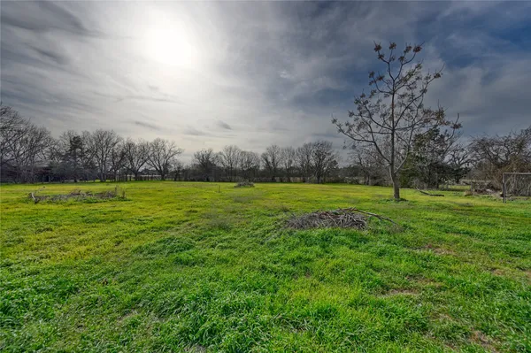 $655,000 | 215 North Hauptstrasse Street, Carmine, TX 78932