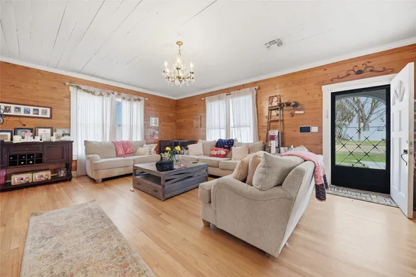 $655,000 | 215 North Hauptstrasse Street, Carmine, TX 78932