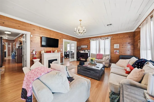 $655,000 | 215 North Hauptstrasse Street, Carmine, TX 78932