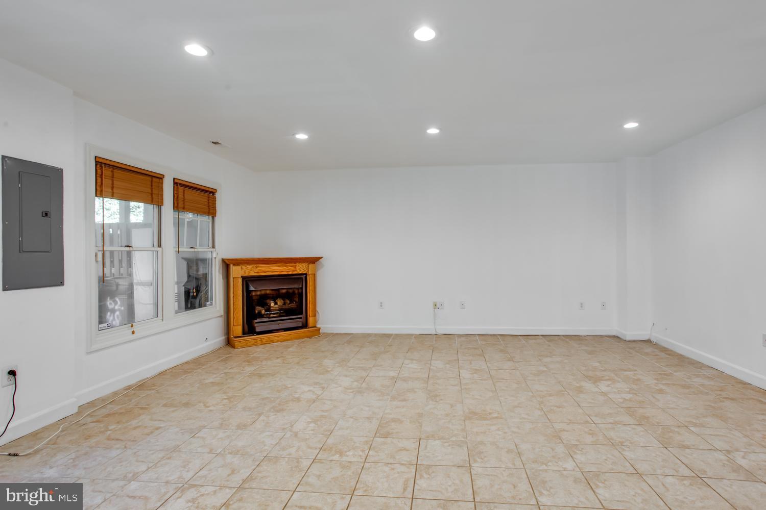 6248 Levi Court Springfield, VA 22150 - Photo 28 of 51 Spacious room with natural light.