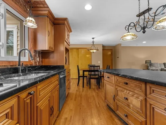 $490,000 | 11 Benson Street, Worcester, MA 01604