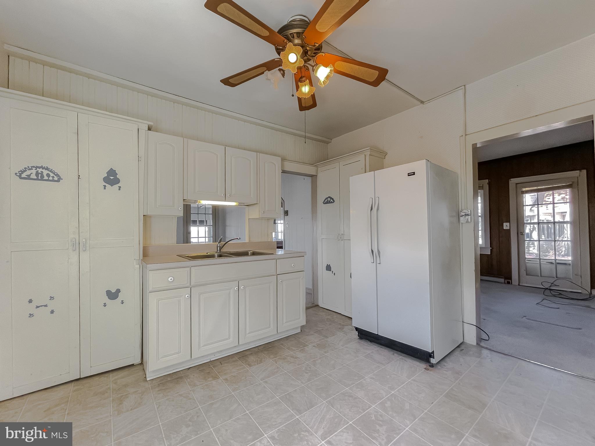 18111 River Road Tall Timbers, MD 20690 - Photo 11 of 39 Bright Kitchen