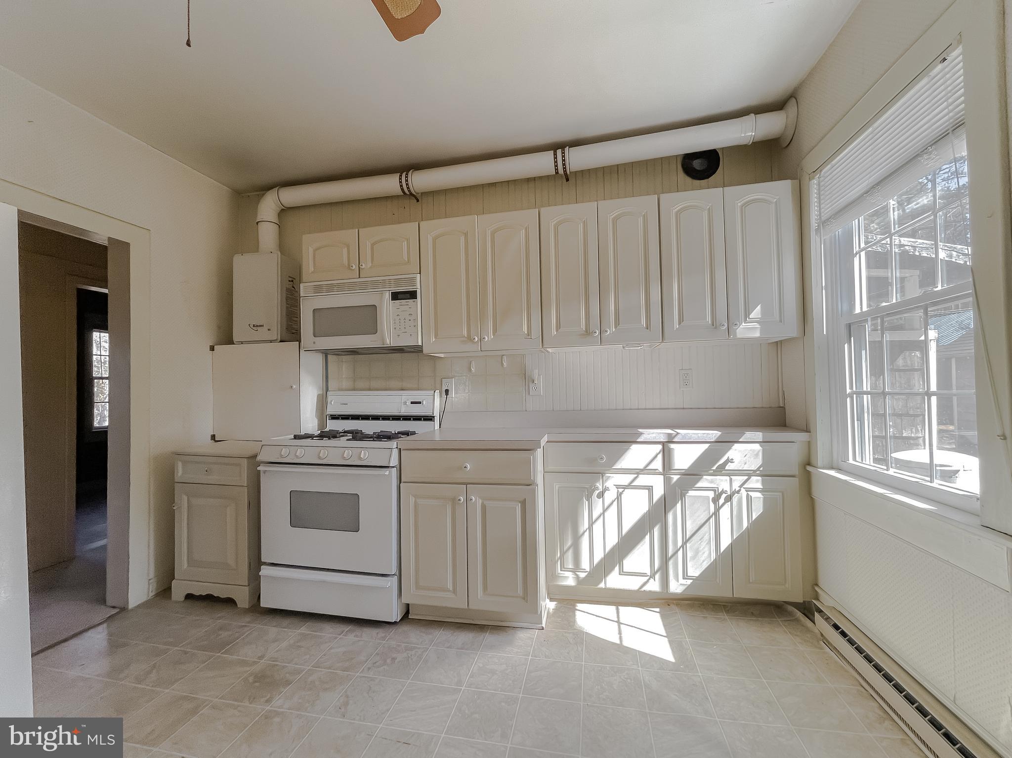 18111 River Road Tall Timbers, MD 20690 - Photo 12 of 39 Bright Kitchen