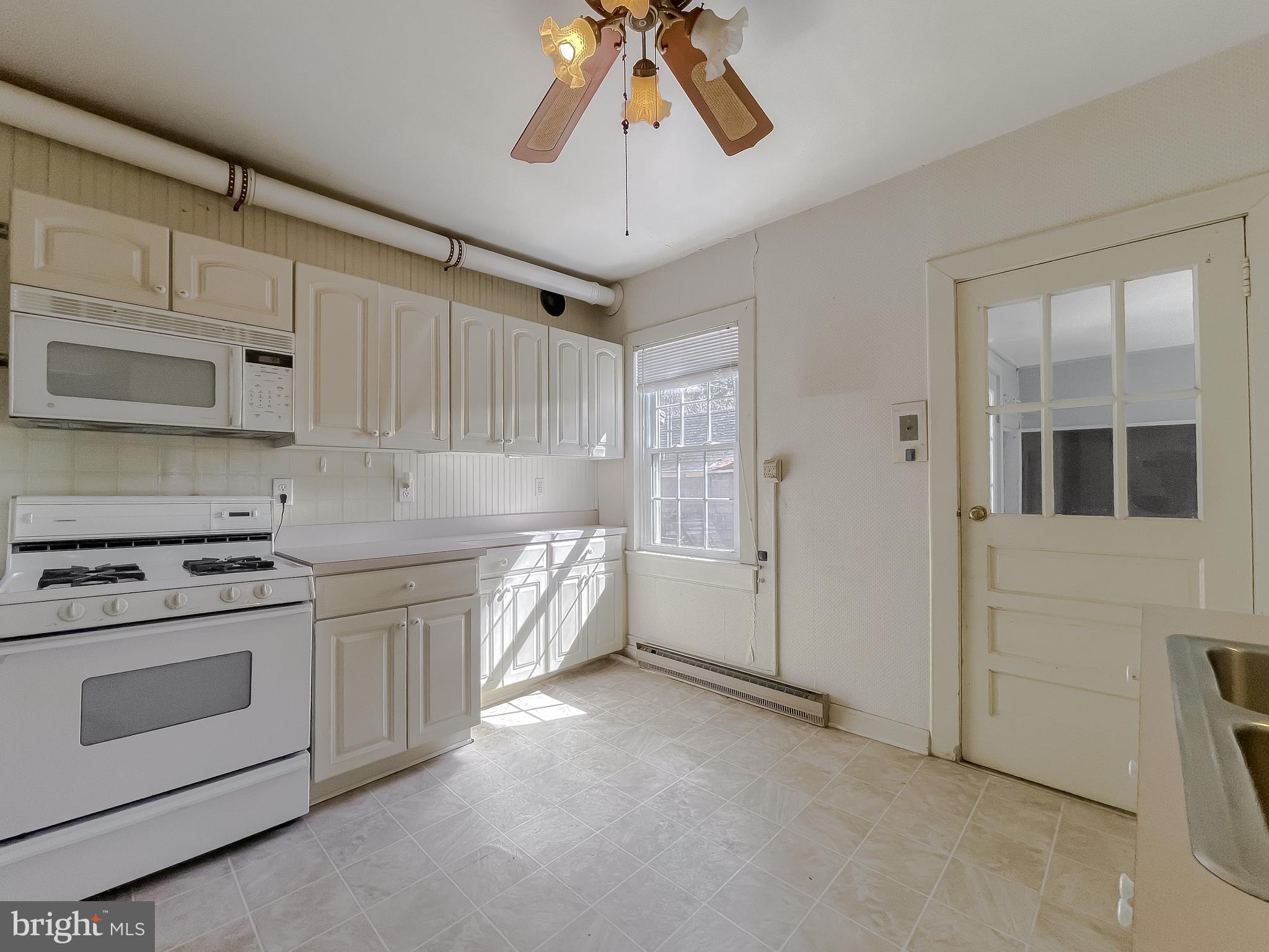 18111 River Road Tall Timbers, MD 20690 - Photo 10 of 39 Bright Kitchen