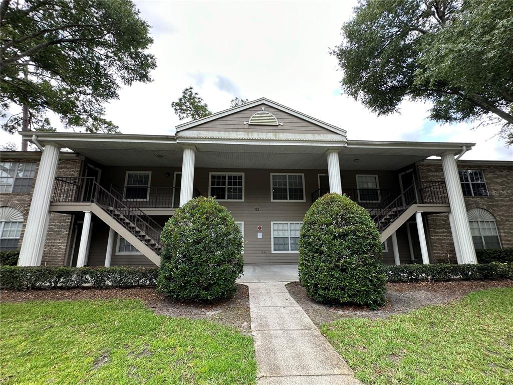 112 Reserve Circle, Unit 100 Oviedo, FL 32765 - Photo 1 of 1 a front view of a house with garden