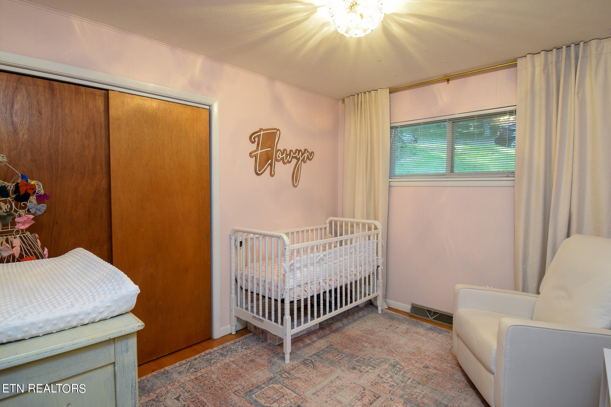 407 Delaware Avenue Oak Ridge, TN 37830 - Photo 11 of 40 a view of a room with furniture and windows