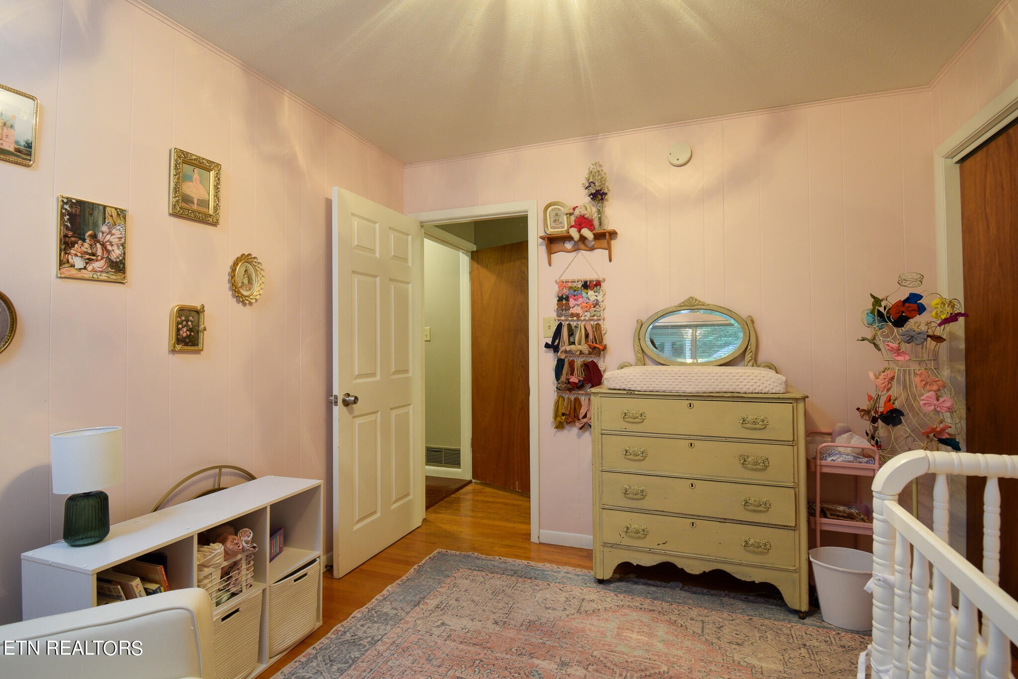407 Delaware Avenue Oak Ridge, TN 37830 - Photo 12 of 40 a view of walk in closet
