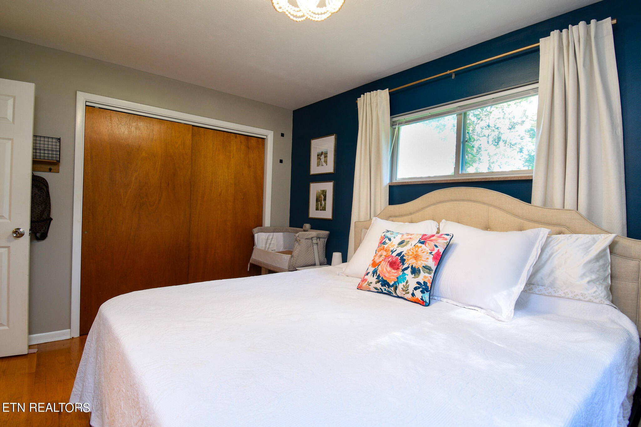 407 Delaware Avenue Oak Ridge, TN 37830 - Photo 16 of 40 a bedroom with a bed and a large window