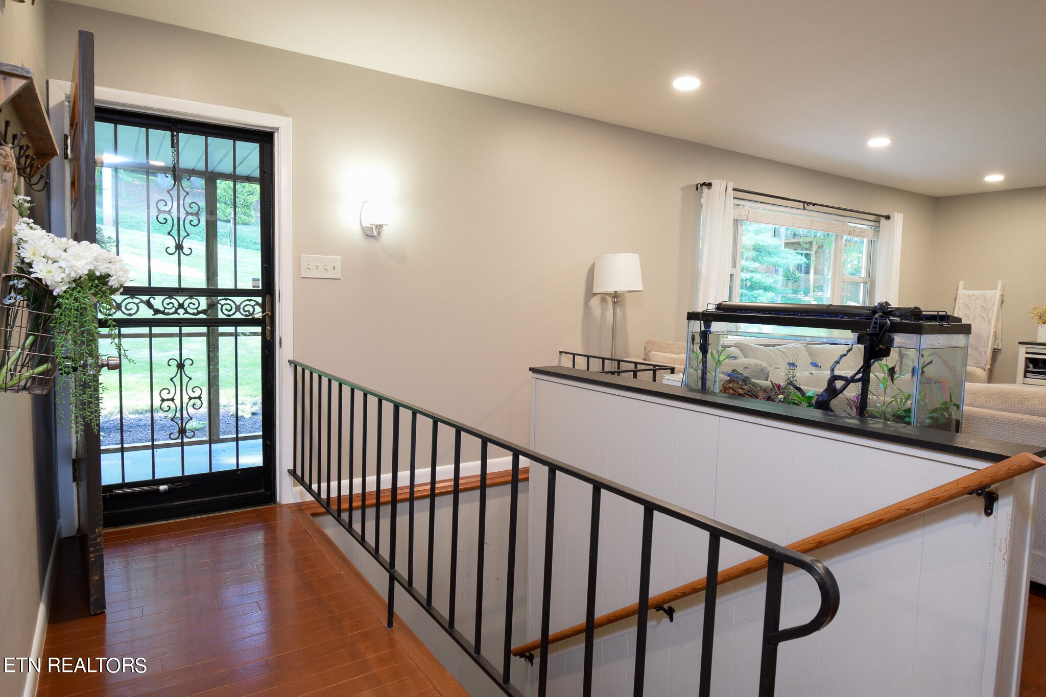 407 Delaware Avenue Oak Ridge, TN 37830 - Photo 23 of 40 a view of a hallway with seating area