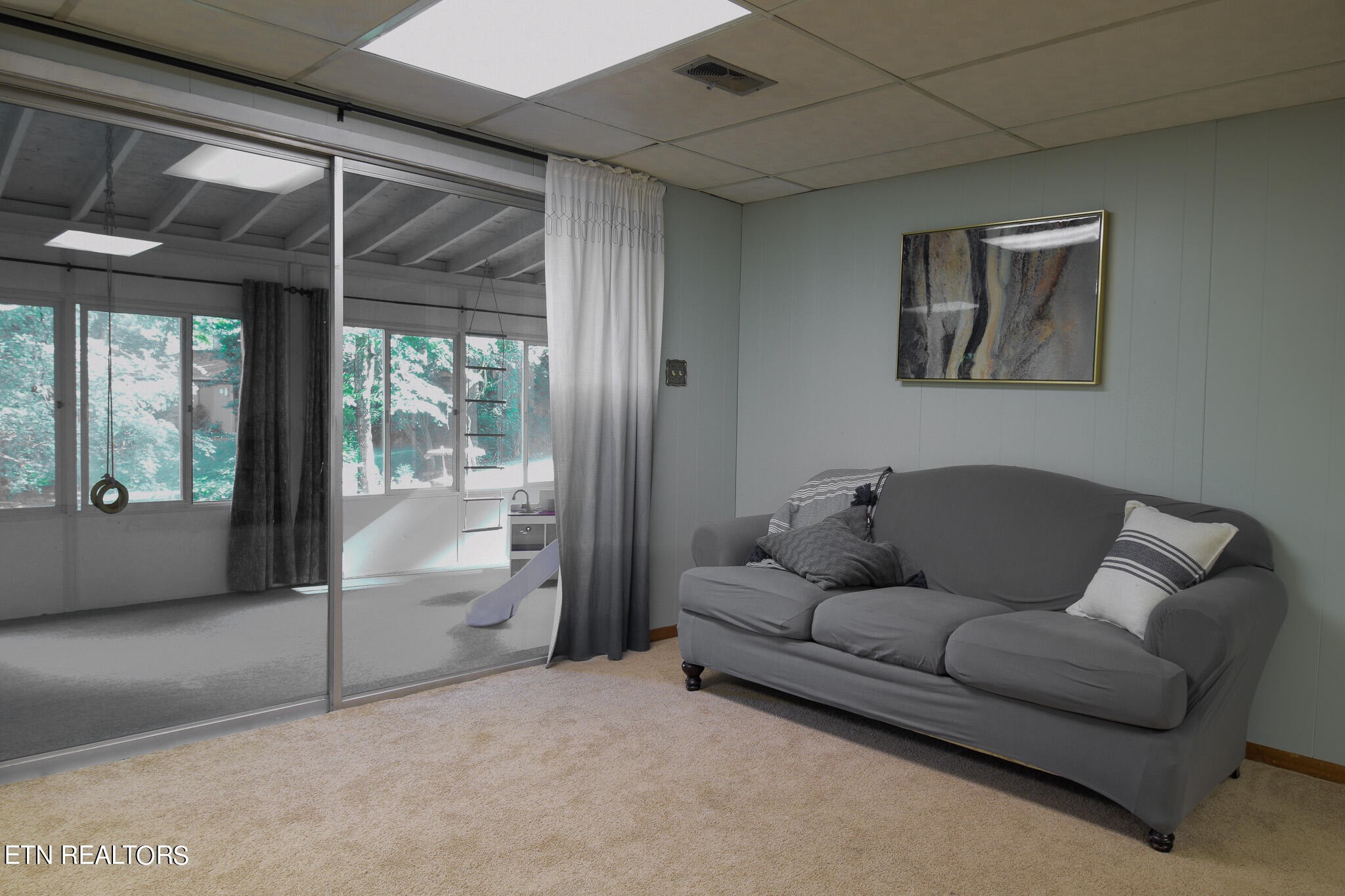 407 Delaware Avenue Oak Ridge, TN 37830 - Photo 24 of 40 a living room with furniture and a large window