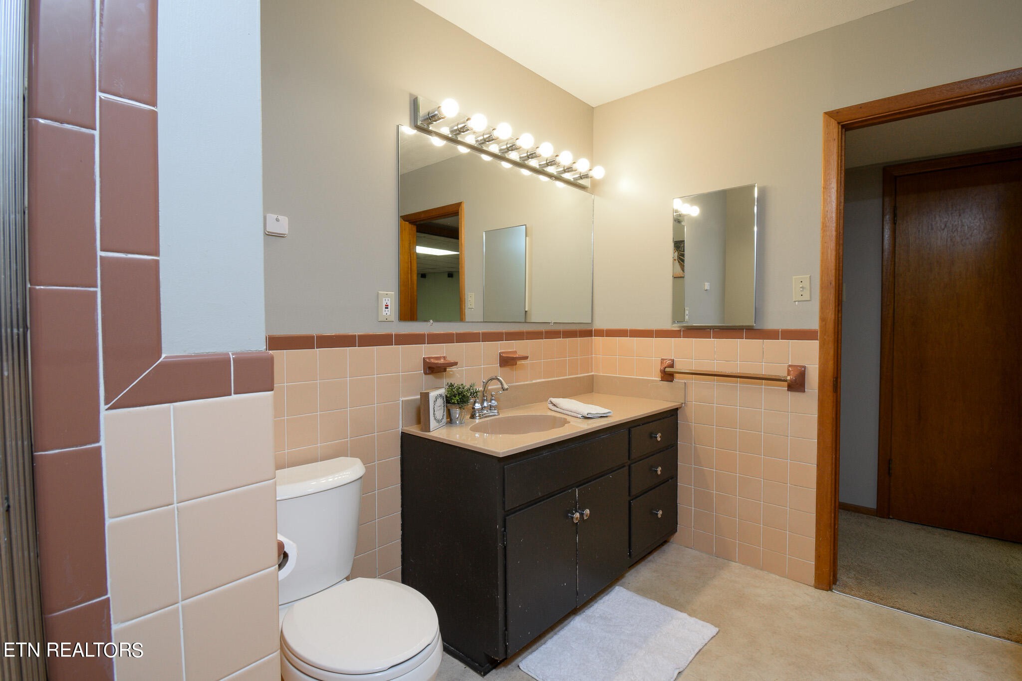 407 Delaware Avenue Oak Ridge, TN 37830 - Photo 26 of 40 a bathroom with a toilet sink vanity granite and mirror