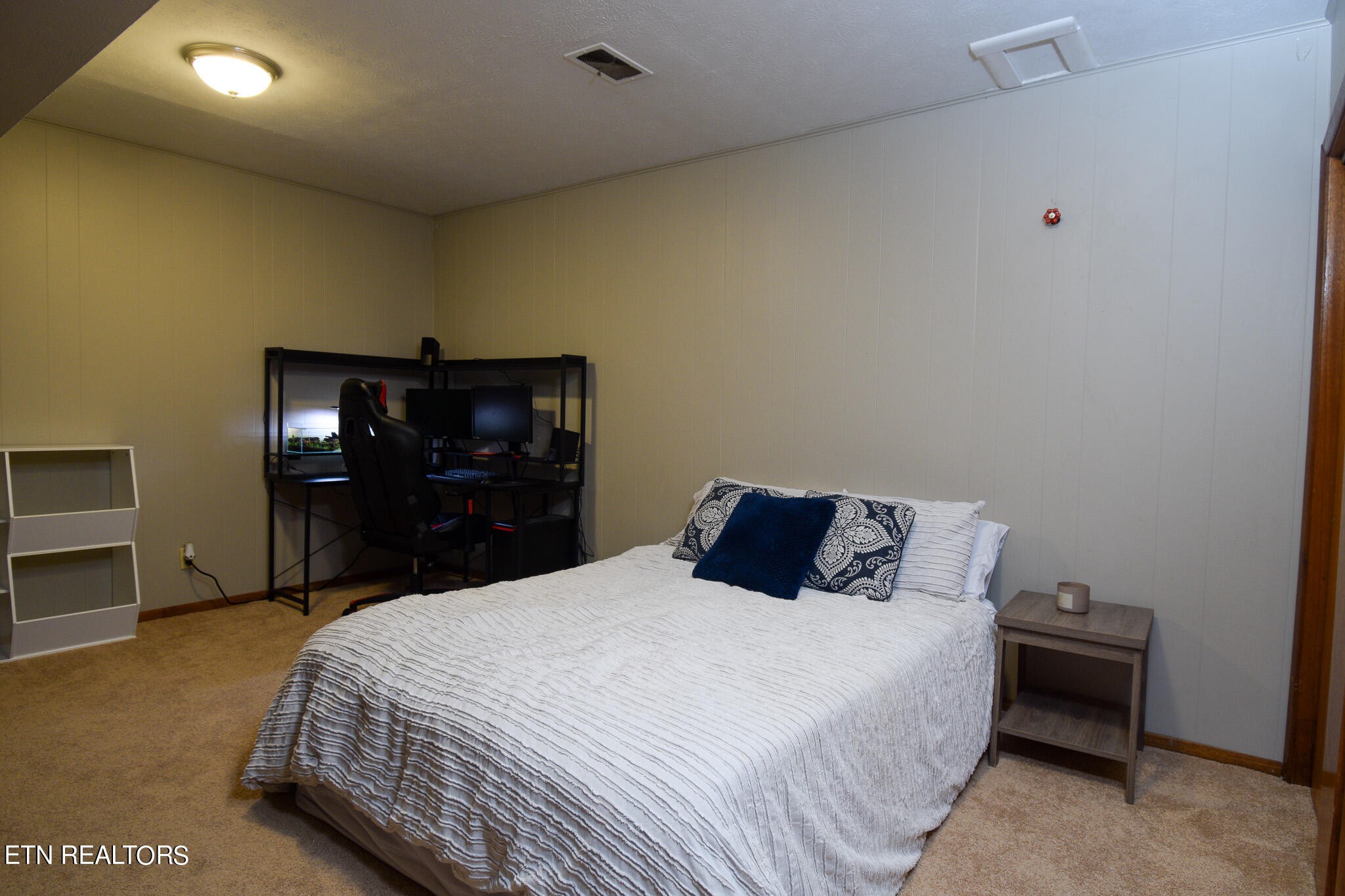 407 Delaware Avenue Oak Ridge, TN 37830 - Photo 27 of 40 a bedroom with a bed and a tv