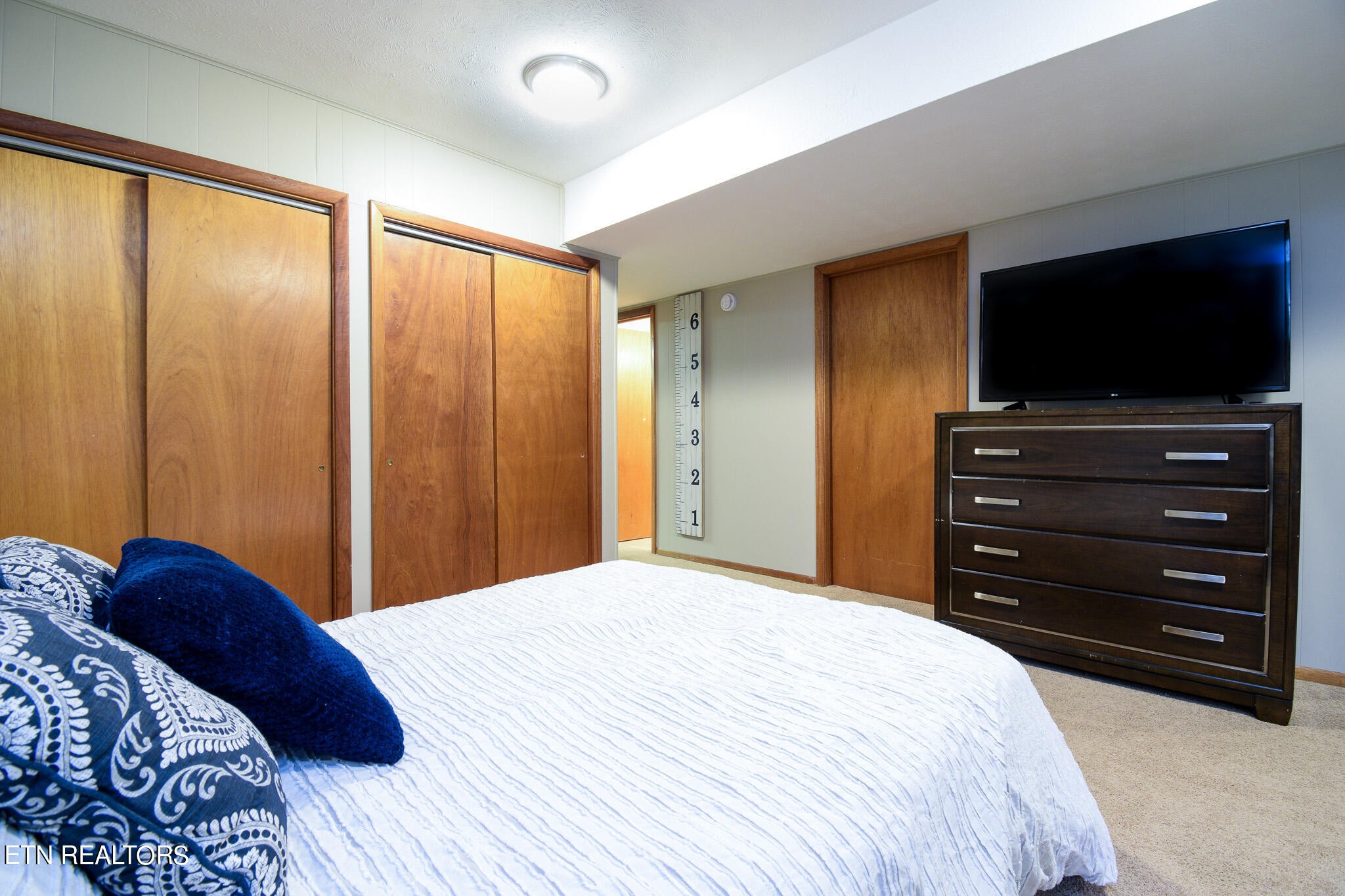 407 Delaware Avenue Oak Ridge, TN 37830 - Photo 29 of 40 a bedroom with a bed and a flat screen tv