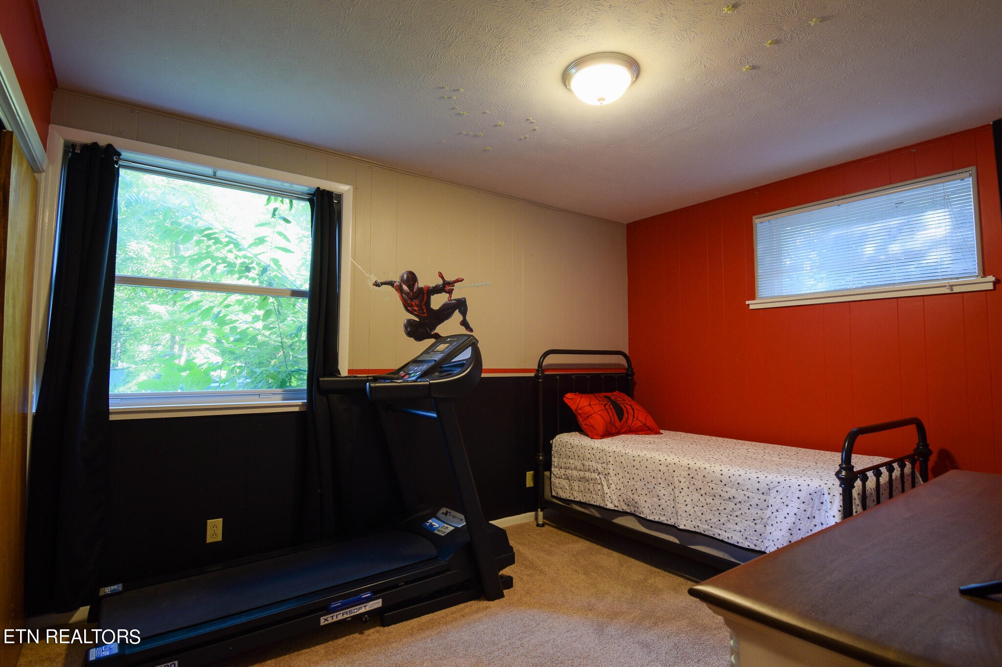 407 Delaware Avenue Oak Ridge, TN 37830 - Photo 30 of 40 a bedroom with a bed and window