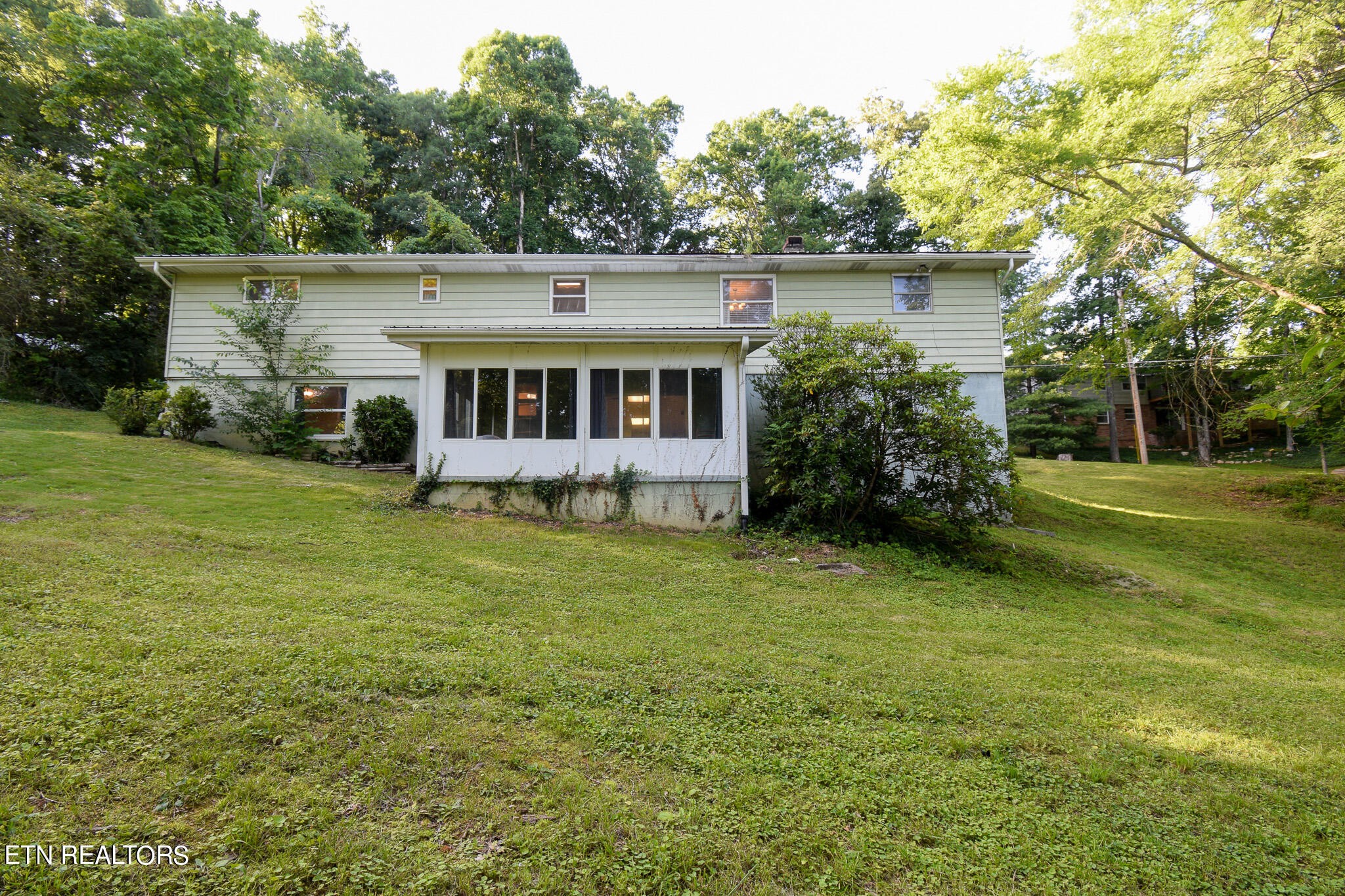 407 Delaware Avenue Oak Ridge, TN 37830 - Photo 38 of 40 a view of a house with a backyard